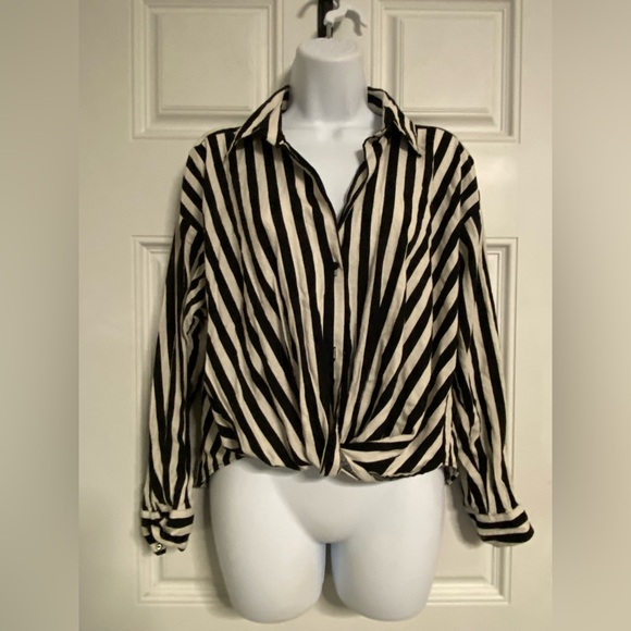 T19b- ZARA Black and White Striped Twisted Hem Shirt - Picture 1 of 6